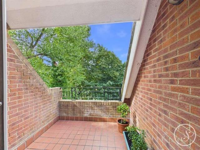 Flat for sale in Chapel Allerton, West Yorkshire