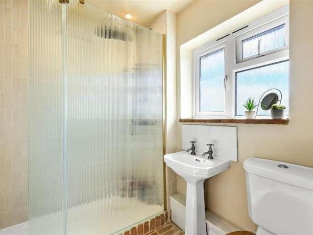Flat for sale in Ivy Chimneys, Epping