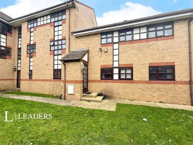 Flat for sale in Fishersgate, West Sussex