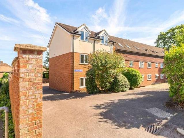 Flat for sale in Dromore, Oxfordshire