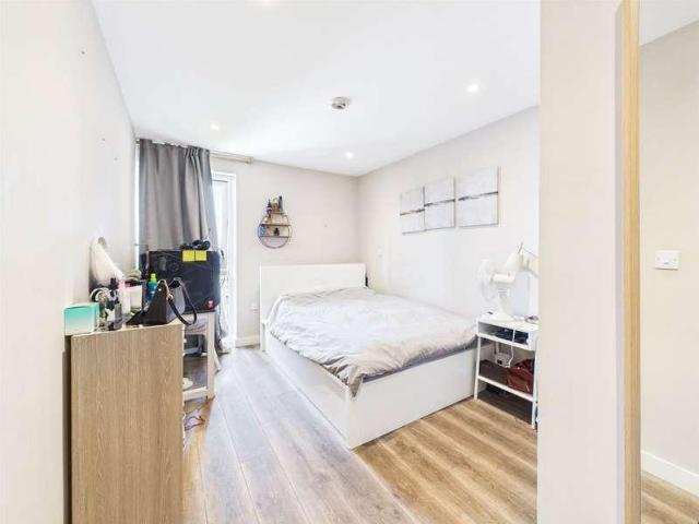Flat for sale in Calderstones