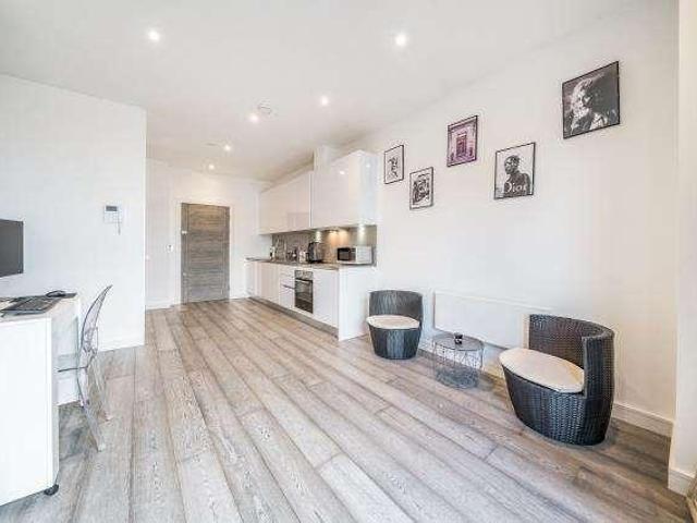 Flat for sale in Slough