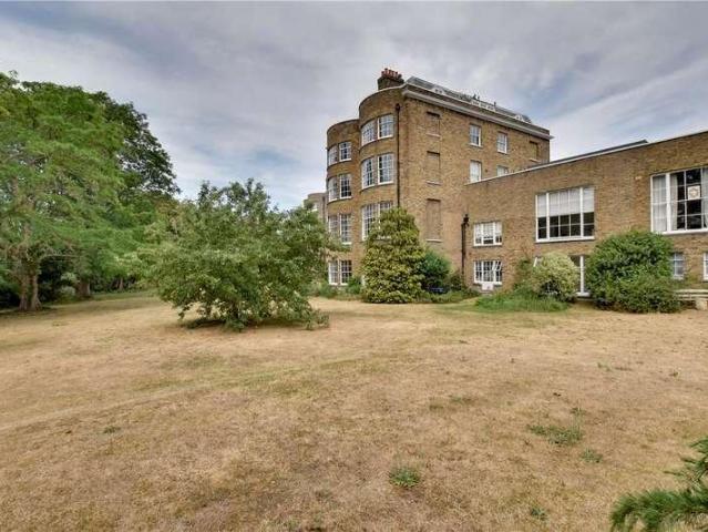 Flat for sale in London Borough of Lewisham, Blackheath