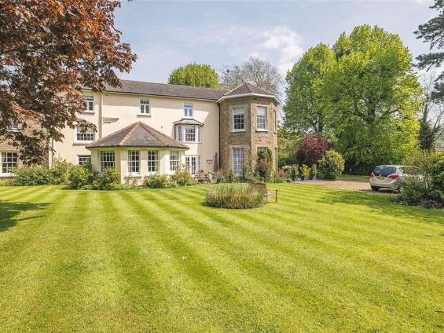 Flat for sale in Hereford And Worcester