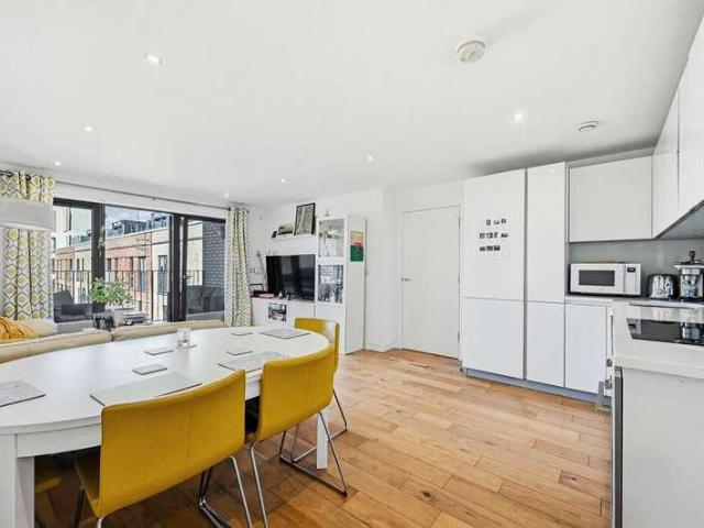Flat for sale in Loughborough Junction, Greater London