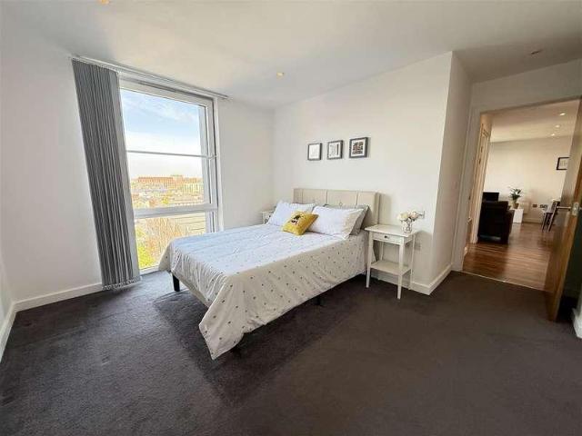 Flat for sale in Georgia, Greater Manchester