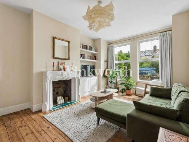 Flat for sale in London Borough of Haringey, Greater London