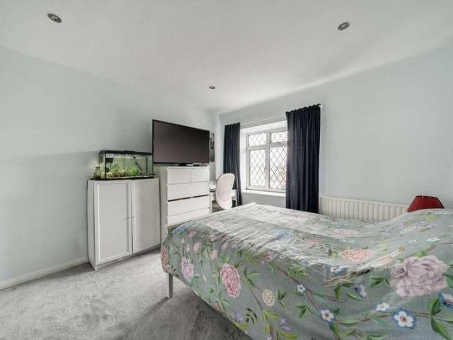 Flat for sale in Ham, Greater London