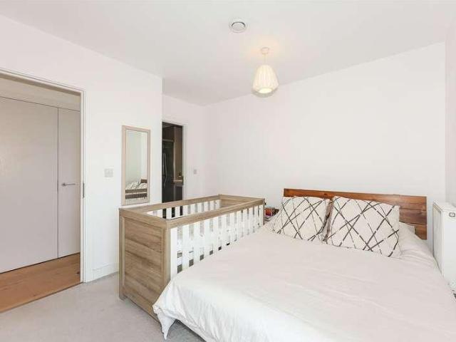 Flat for sale in Kingsbury, Greater London
