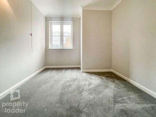 Flat for sale in East Bank, Norfolk