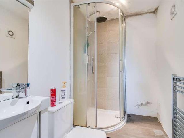 Flat for sale in West Ardsley, Tingley