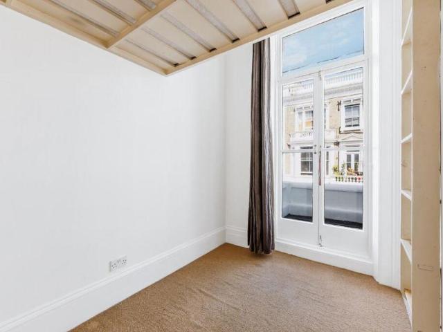Flat for sale in West Kensington, Greater London