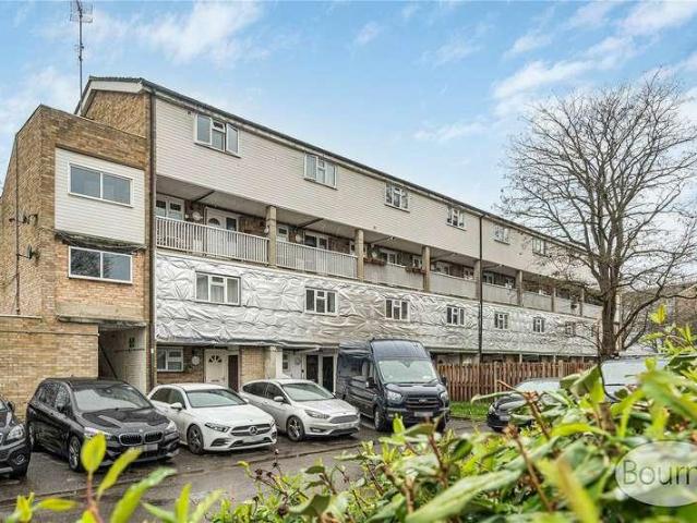 Flat for sale in Horsell, Woking