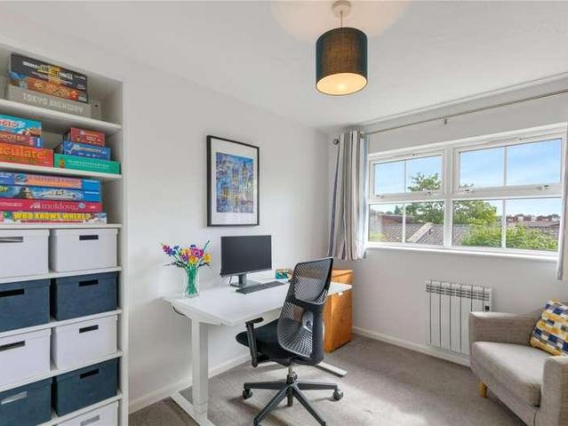 Flat for sale in London Borough of Wandsworth, Greater London