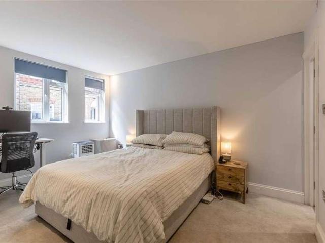Flat for sale in Clewer Village, Windsor