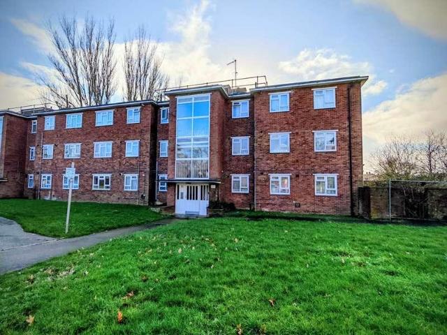 Flat for sale in London Borough of Ealing, Greater London