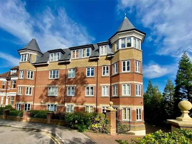 Flat for sale in West Cliff, Bournemouth