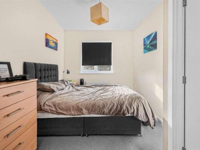 Flat for sale in Dunstable, Bedfordshire