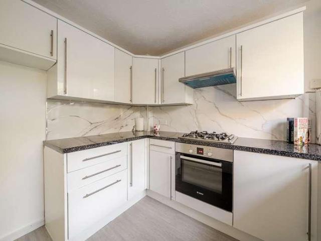 Flat for sale in Weybridge, Elmbridge
