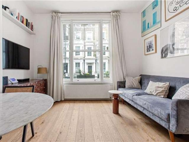 Flat for sale in Brompton, Greater London