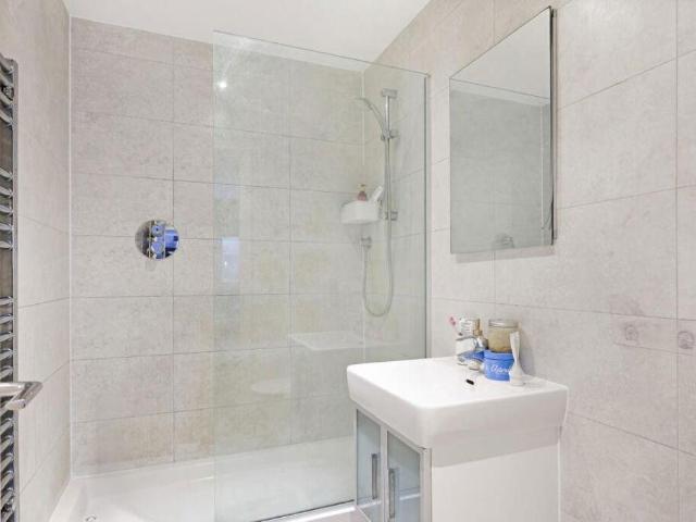 Flat for sale in Canning Town, Greater London