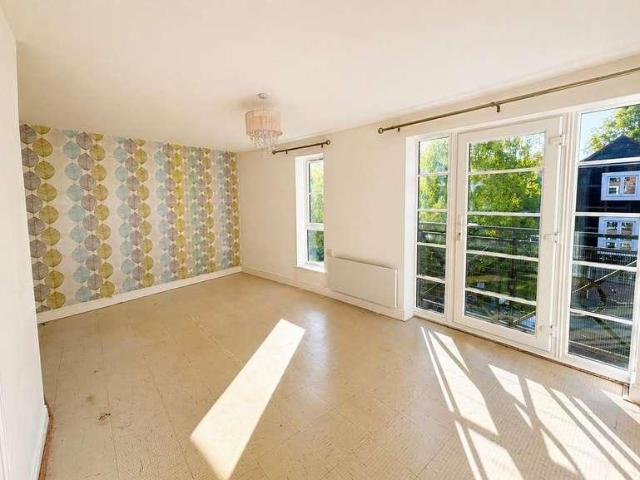 Flat for sale in Pouchen End, Hertfordshire