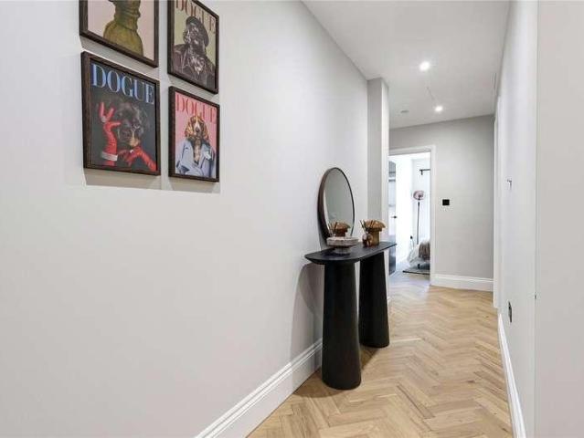 Flat for sale in Whetstone, Greater London
