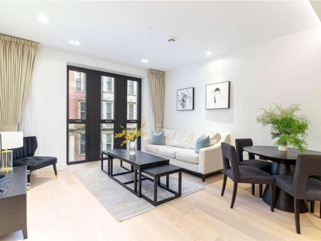 Flat for sale in St Clement Danes, Greater London