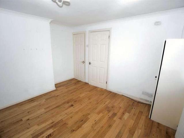 Flat for sale in Chatham