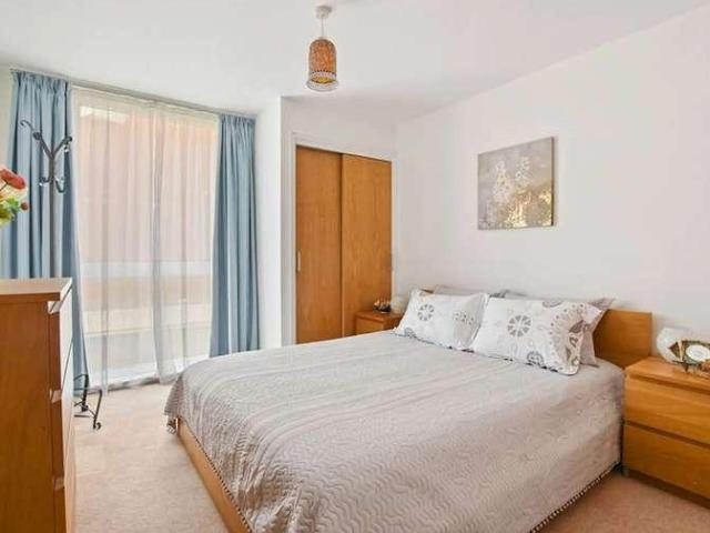 Flat for sale in London Borough of Ealing, Hanwell