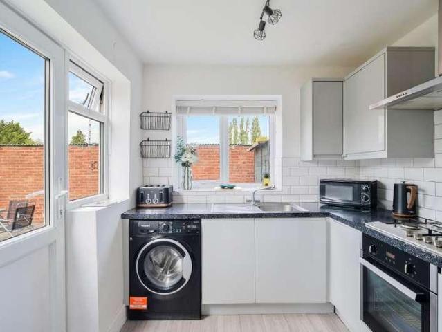 Flat for sale in West Ewell, Ewell