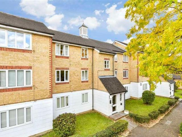 Flat for sale in Greater London