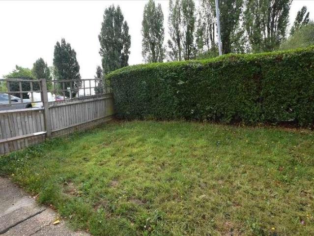 Flat for sale in Elstree and Borehamwood, Borehamwood