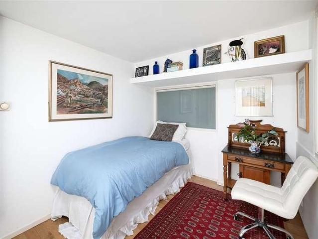 Flat for sale in Kentish Town, Greater London