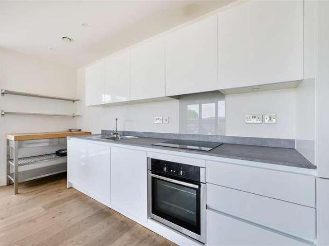 Flat for sale in London Borough of Merton, Collier's Wood