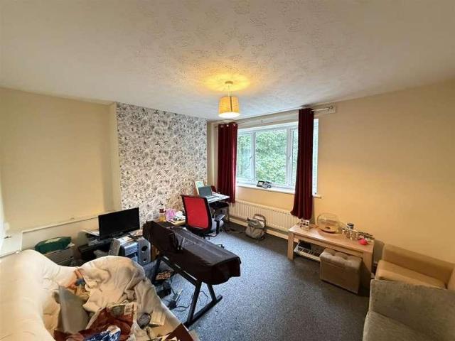 Flat for sale in West Yorkshire