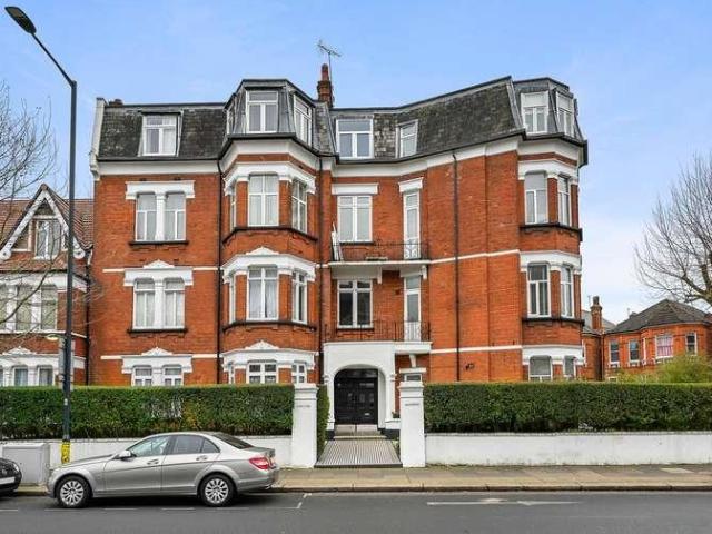 Flat for sale in Cricklewood, Greater London