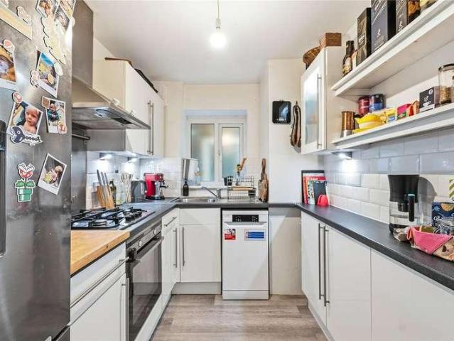 Flat for sale in Nunhead, Greater London