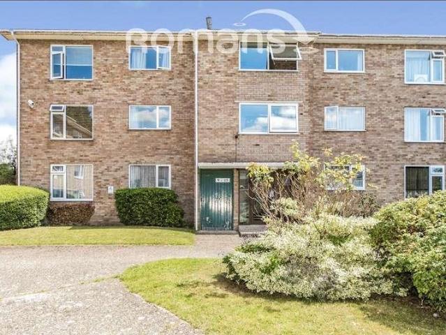 Flat for sale in Dee Park, Reading