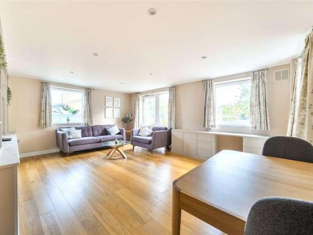 Flat for sale in Royal Borough of Kingston upon Thames, Greater London