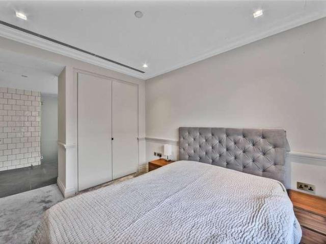 Flat for sale in Hammersmith, Greater London