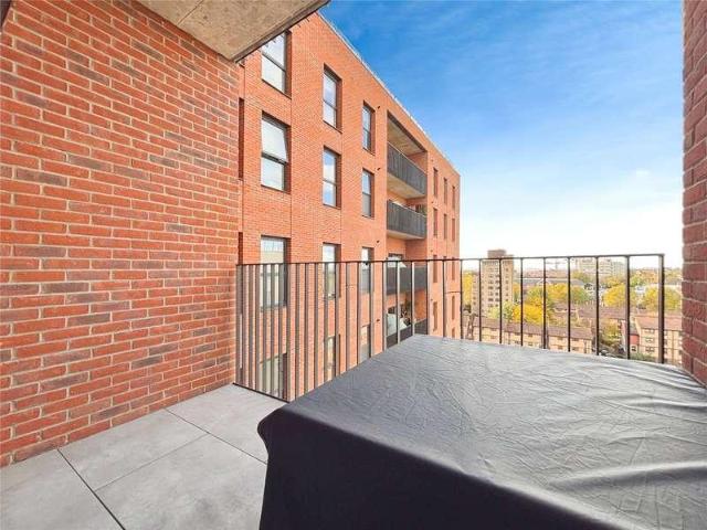 Flat for sale in Prittlewell, Alton Barnes