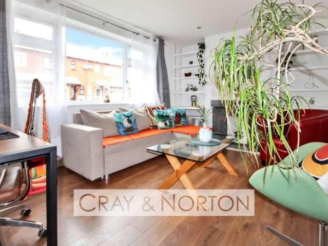 Flat for sale in London Borough of Croydon, Greater London