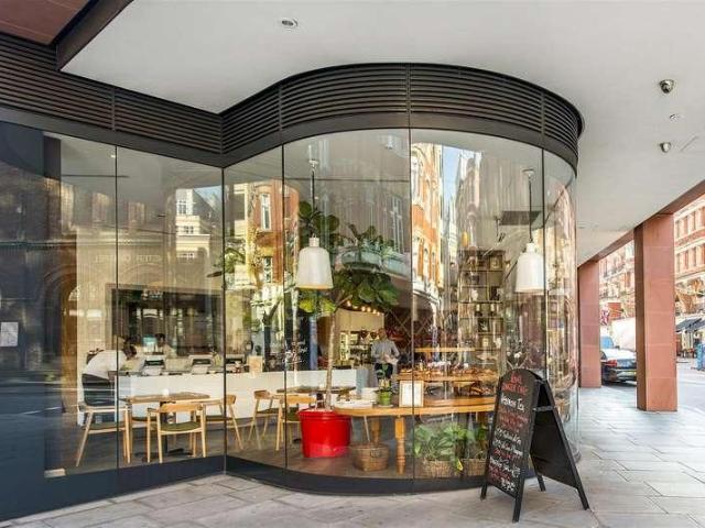 Flat for sale in Victoria, Greater London