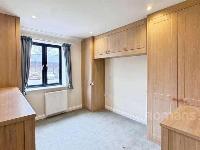 Flat for sale in Aldershot, Hampshire