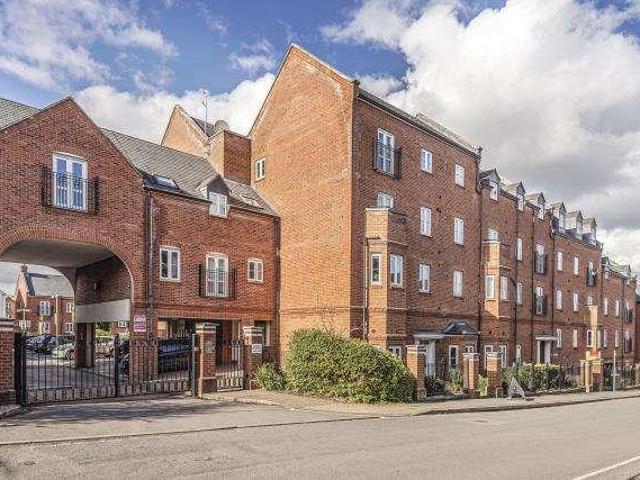 Flat for sale in Evershot, Oxfordshire