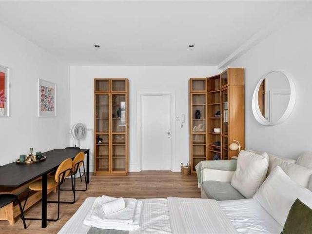 Flat for sale in Holborn, Greater London