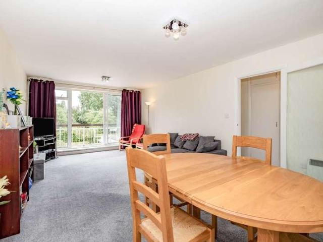 Flat for sale in Northwood, Batchworth