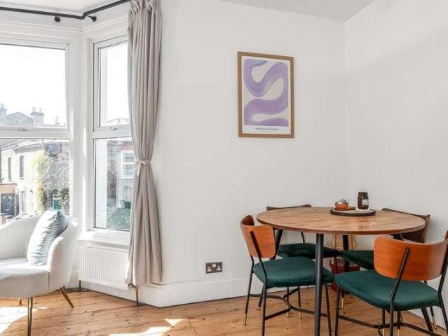 Flat for sale in West Norwood, Greater London
