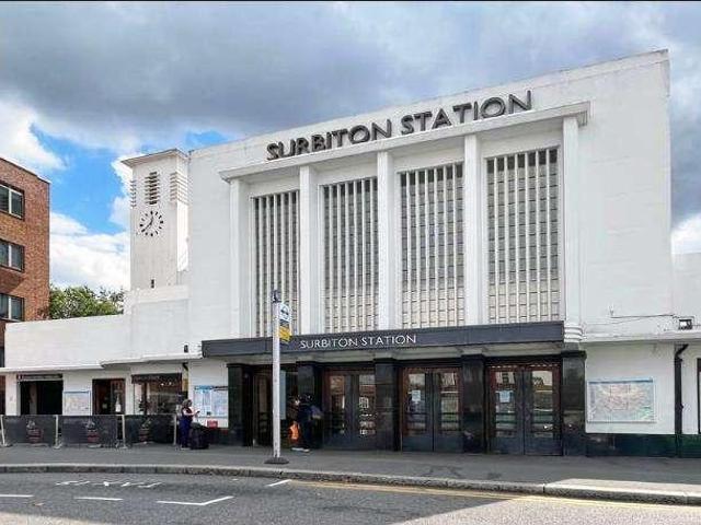 Flat for sale in Surbiton, Greater London